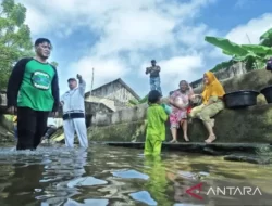 Pemkab Bangka Barat Bersih-Bersih Sungai untuk Mewujudkan Wisata Telukrubiah yang Menawan