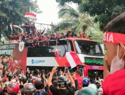 Pesta Rakyat! Timnas Indonesia Juara SEA Games Meriahkan Jalanan Jakarta dengan Arak-arakan Gemilang